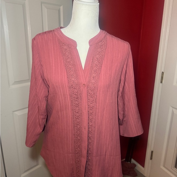 Blooming Jelly Tops - Elegant Mauve Blouse with Floral Detailing